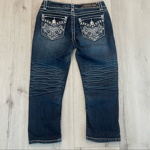 L.A. IDOL Blue Embellished Stretchy Jean Capris w/ Contrasting colored stitching - Picture 9 of 11